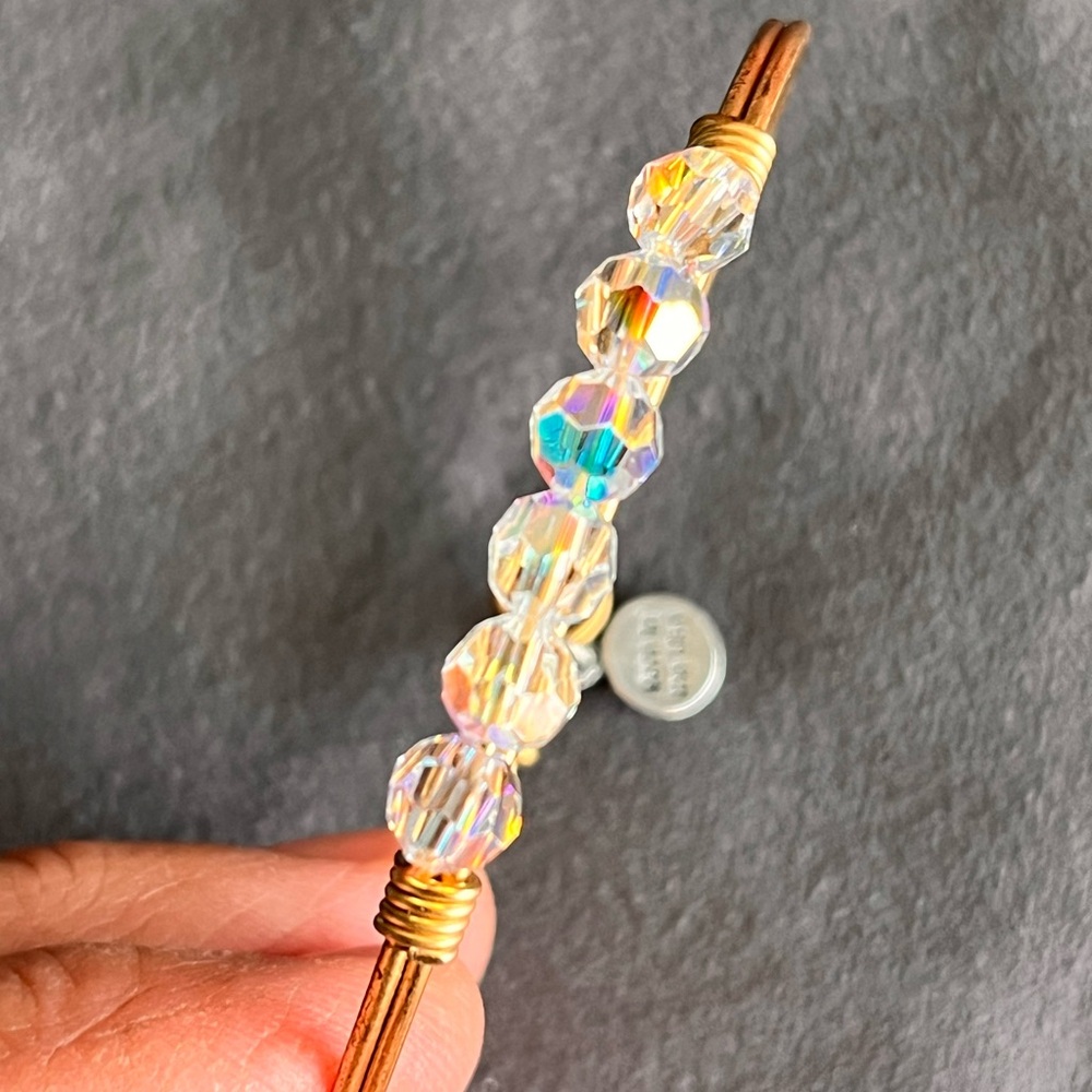 L + D Wire Bracelet With AB Beads